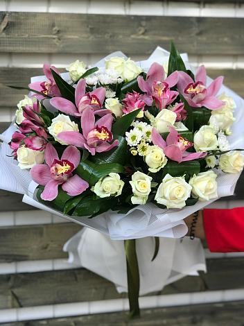 Букет цветов из: Розы и Хризантемы в Колюбакино