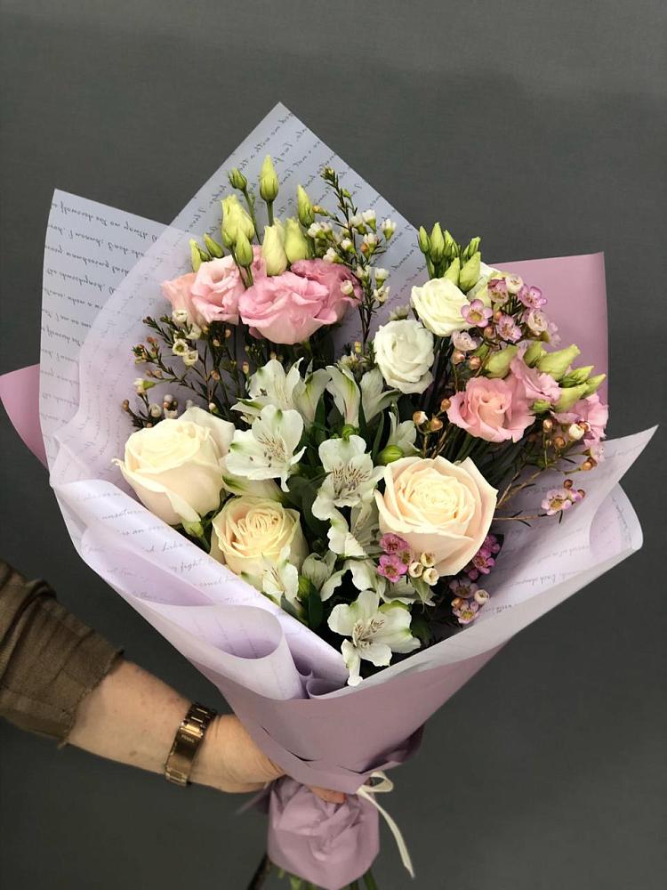 Букет цветов из: Альстромерии, Розы и Лизиантусы в Колюбакино