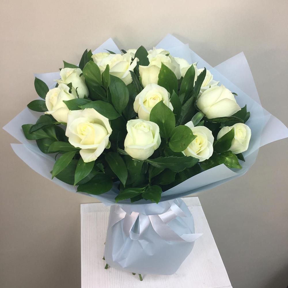 Букет 15 Белых роз Проуд в Колюбакино
