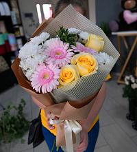 Букет цветов из:  Герберы, Розы и Хризантемы в Колюбакино