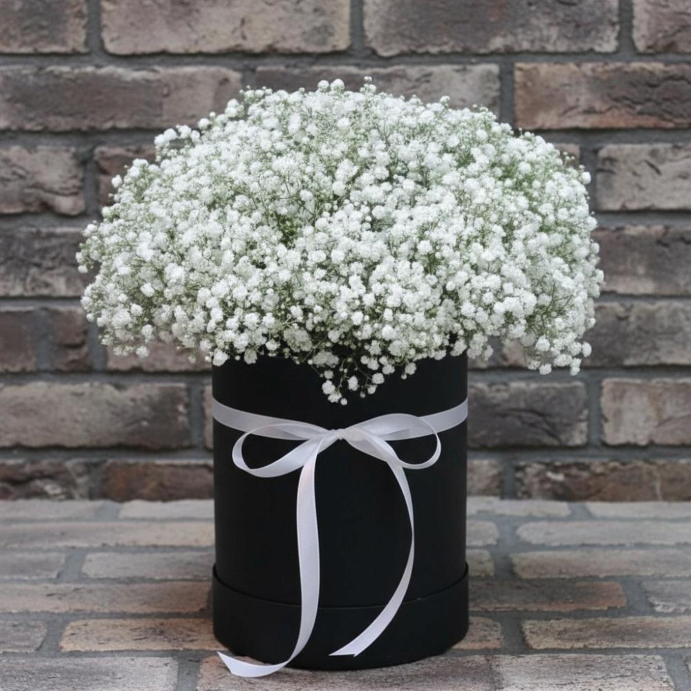 Цветочная композиция из Гипсофила в шляпной коробке в Колюбакино