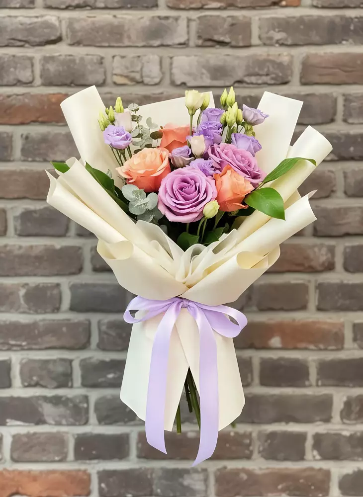 Букет цветов из: Лизиантусы и Розы в Колюбакино