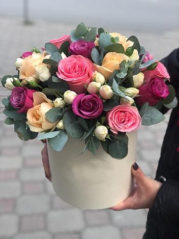 Цветочная композиция из Розы в шляпной коробке в Колюбакино