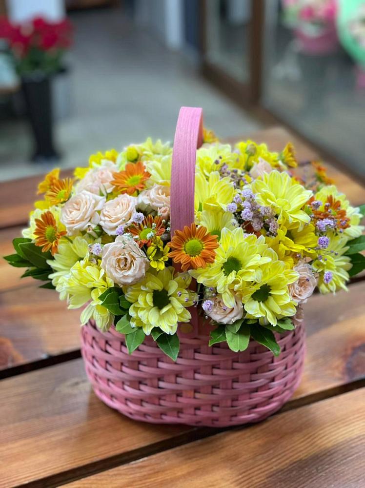 Цветочная композиция из Хризантемы и Розы в корзине в Колюбакино