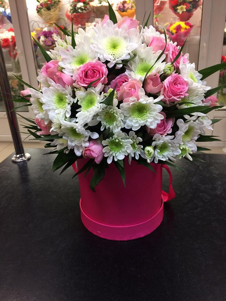 Цветочная композиция из Розы и Хризантемы в шляпной коробке в Колюбакино