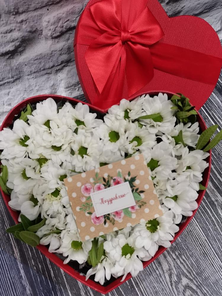 Цветочная композиция из Хризантемы в виде сердца в Колюбакино