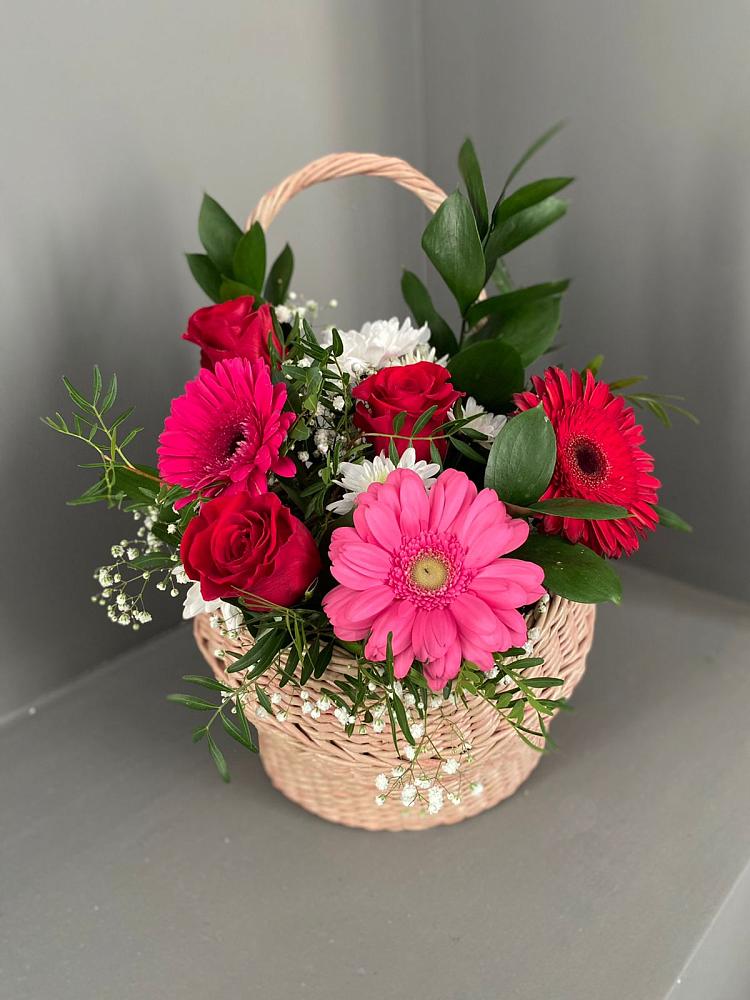 Цветочная композиция из Розы, Хризантемы и Герберы в корзине в Колюбакино