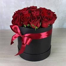 Цветочная композиция из Розы в шляпной коробке в Колюбакино