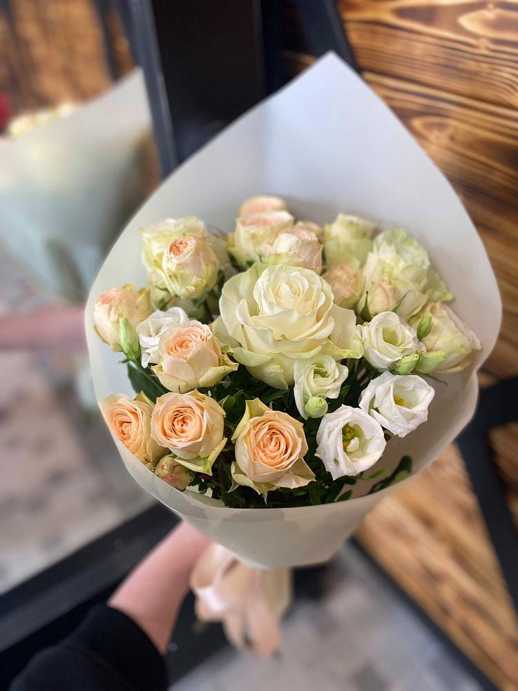 Букет цветов из: Розы и Лизиантусы в Колюбакино